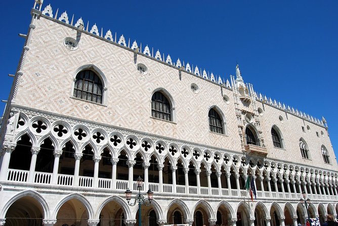 Skip the Line Venice Doge's Palace and St. Mark's Basilica Tour - Exploring Doges Palace’s Gothic Grandeur
