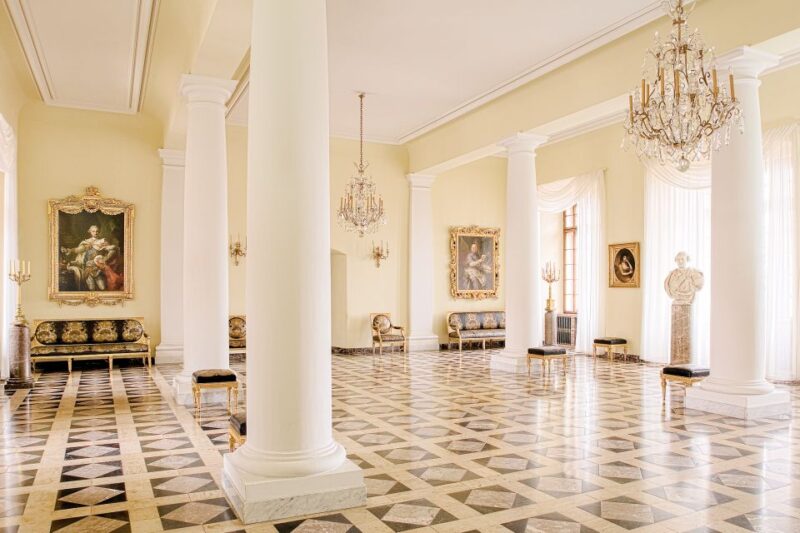 Skip-the-Line Wawel Castle Chambers Private Tour - The Role of the Private Guide in Enhancing the Tour