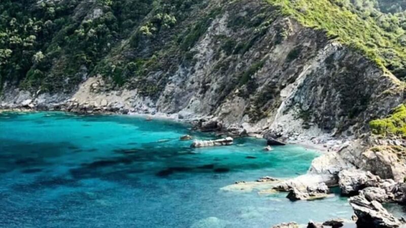 Skopelos: Mamma Mia Cliff Tour - Discover the Mamma Mia Cliff and Its Surroundings on Skopelos