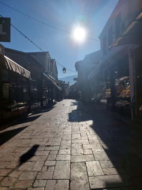 Skopje: Old town walking tour & Food tasting - Key Points