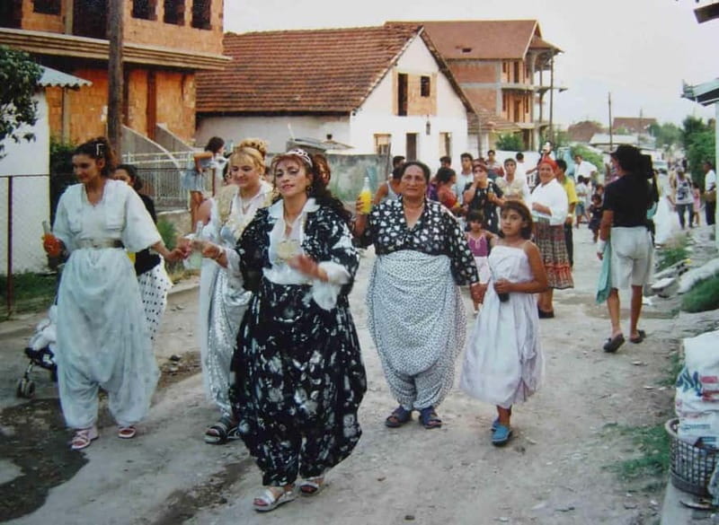 Skopje: Shutka and Aqueduct Guided Tour with Coffee - Exploring Skopje’s Unique Roma Neighborhood of Shutka