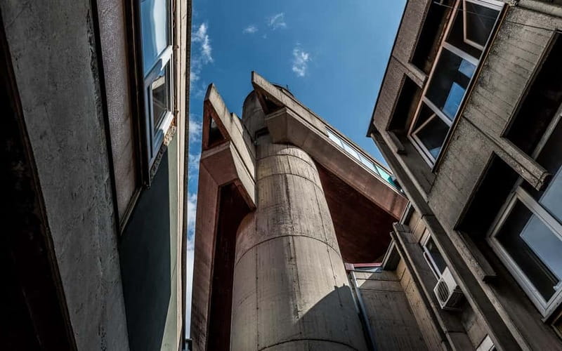 Skopje: Yugoslav Communist Tour on 2 wheels - The Roma Neighborhood: A Cultural Highlight