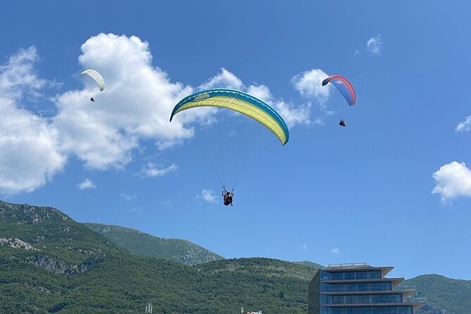 Sky adventure: Ultimate Paragliding Experience in Budva - The Guide Team’s Expertise and Support