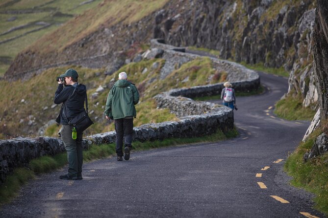 Slea Head Photo & Sightseeing Tour - Visiting Gallarus Oratory: An 8th-Century Stone Structure