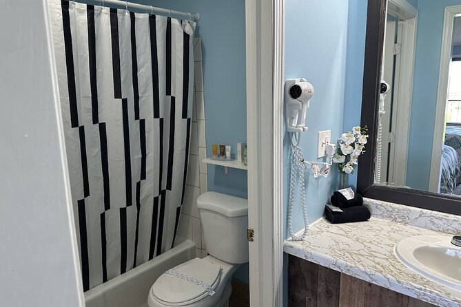 Small Group Bike Tours From Chicago to Lake Geneva - Key Points