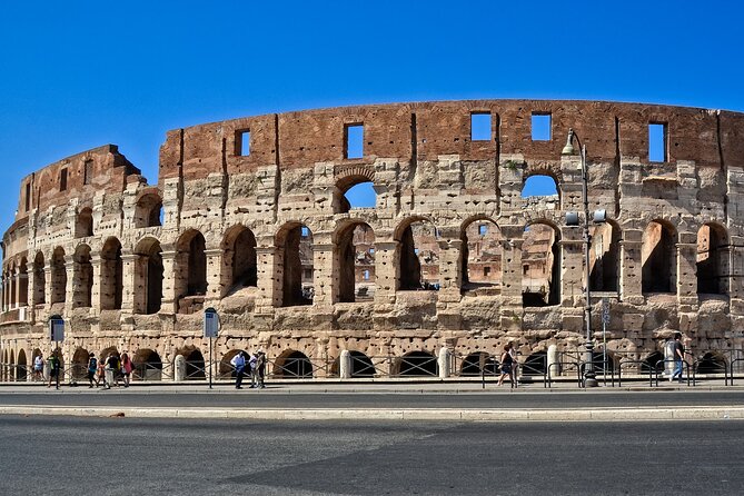 Small Group Colosseum Guided tour - The Experience at the Colosseum: A Focused Visit