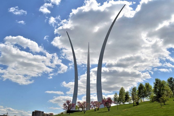 Small Group D.C. Memorial & Changing of the Guard Tour - Honoring WWII at the National Memorials