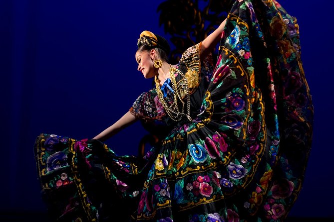 Small Group: Discover the Folkloric Ballet of Mexico - The Experience of the Performers and Production