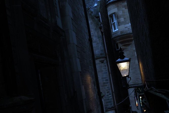 Small Group Edinburgh Night Walking Tour with Haunted Vaults - Pacing and Duration of the Tour