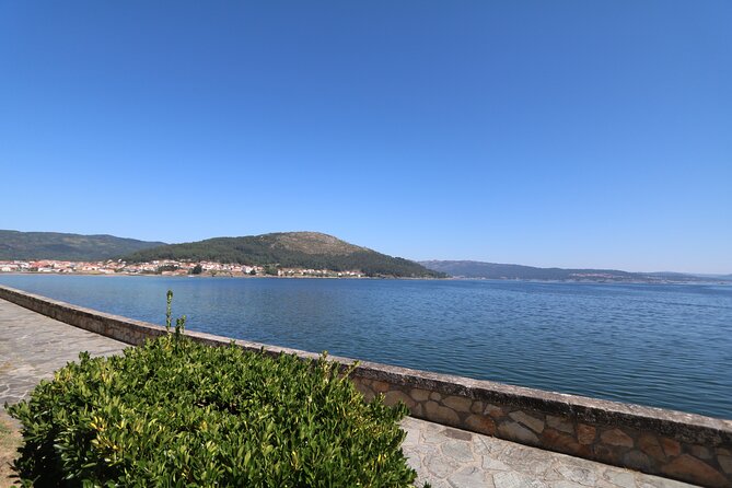 Small group Finisterre Express with hotel pick-up - Reaching the Cape: Faro de Fisterra