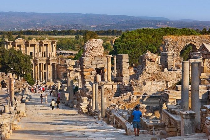 Small-Group Full Day Pergamum and Asklepion Tour from Izmir - The Acropolis and Ruins: A Closer Look