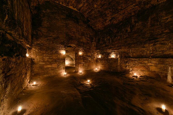 Small Group Ghost Tour incl. Underground Vaults & free drink in Megget's Cellar - Key Points