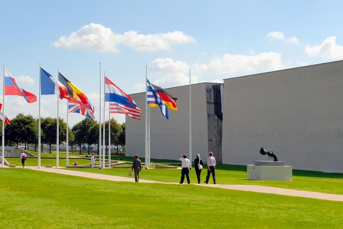 Small Group Guided D-Day Tour and Mémorial de Caen Museum - Omaha Beach: The Iconic Landing Site