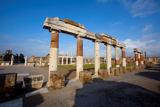 Small Group Guided Pompeii Tour from Positano - The Guide Experience: Knowledgeable and Charismatic Leaders