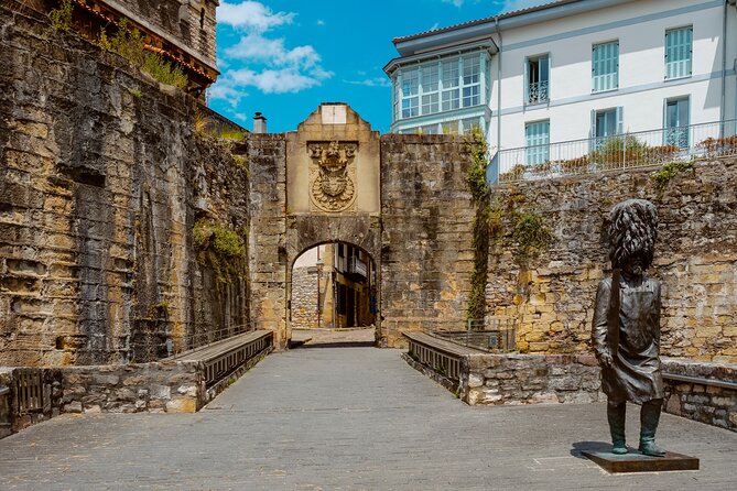 Small Group Hondarribia Historic Walking Tour - Strolling Through Gipuzkoa Enparantza