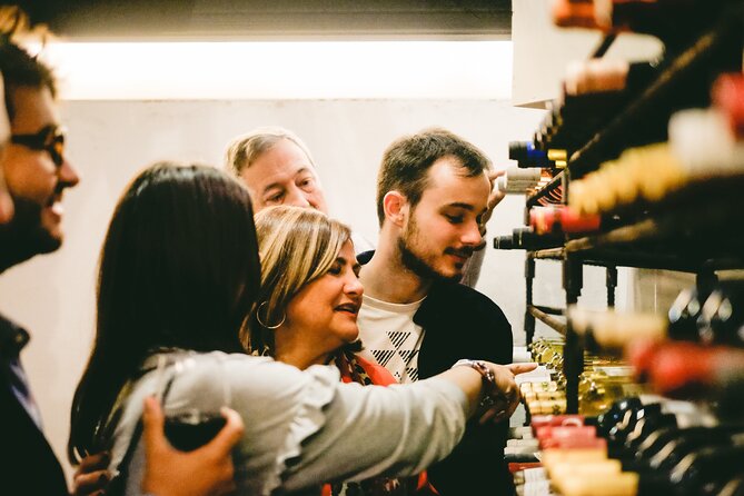 Small-group Jewish Quarter walking tour with tasty tapas & drinks - Discovering the Historic Sites of the Jewish Quarter