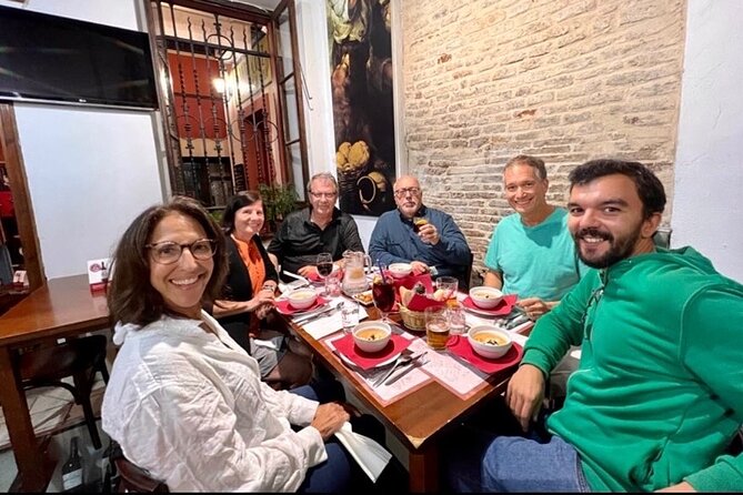 Small-group Jewish Quarter walking tour with tasty tapas & drinks - Tasting Local Flavors at a Traditional Tapas Bar