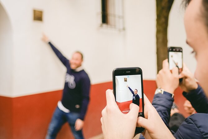 Small-group Jewish Quarter walking tour with tasty tapas & drinks - Logistics and Group Experience