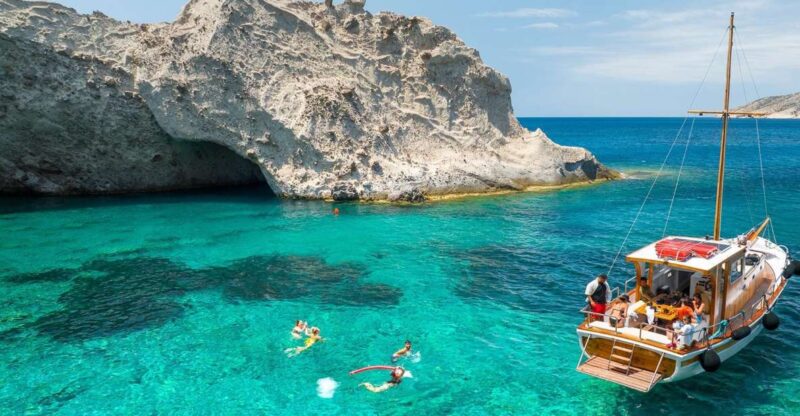 Small group kaiki cruise to Antiparos & Despotiko with lunch - The Experience of the Crew and Food Quality