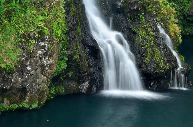 Small-Group Luxury Tour: Road to Hana and Ka'eleku Cavern Day Trip - Discovering Hana’s Tropical Gardens and Waterfalls