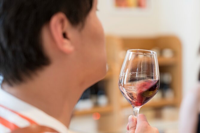 Small Group Marseille Shore Excursion : Avignon & Chateauneuf du Pape Wine Tour - The Role of the Guides and Group Experience