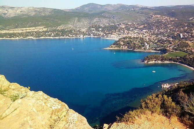 Small Group Marseille Shore Excursion: Marseille and Cassis Tour - The Role of Guides and Commentary