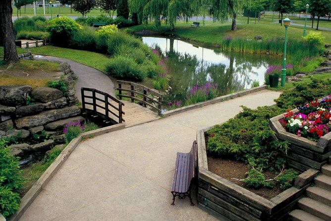 Small-Group Montreal Designers Shopping Tour with a Style Coach - Explore Montreal’s Boutique Fashion Scene with a Style Coach