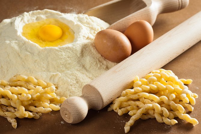 Small group Pasta and Tiramisu class in Palermo - Key Points