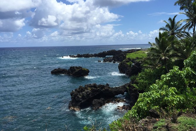 Small-Group Road to Hana Adventure Tour with Pickup & Lunch - Food and Refreshments Included