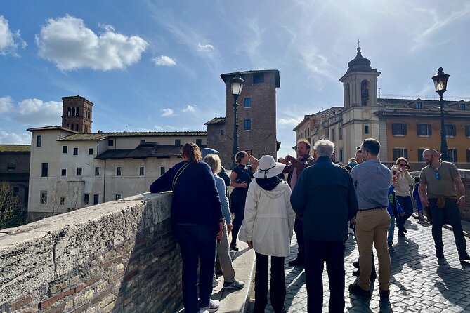 Small Group Rome's Jewish Ghetto and Trastevere Tour - Crossing the Pont Fabricius and Its Significance