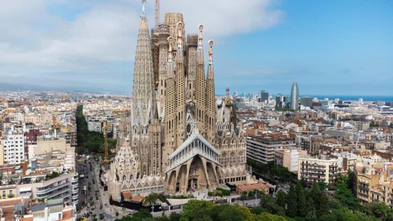 Small-Group Sagrada Familia Fully Guided Tour - What the 75-Minute Fully Guided Tour Includes