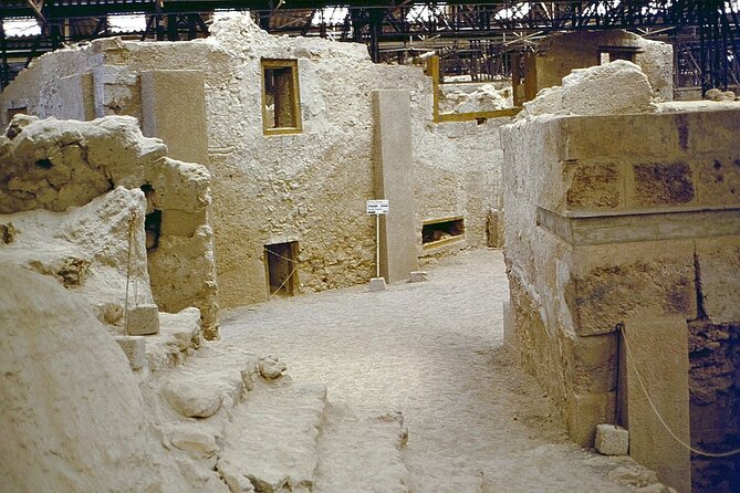 Small Group Santorini Discovery Tour with Lunch and Wine Tasting - Exploring the Red Beach: Mars-Like Scenery by the Sea