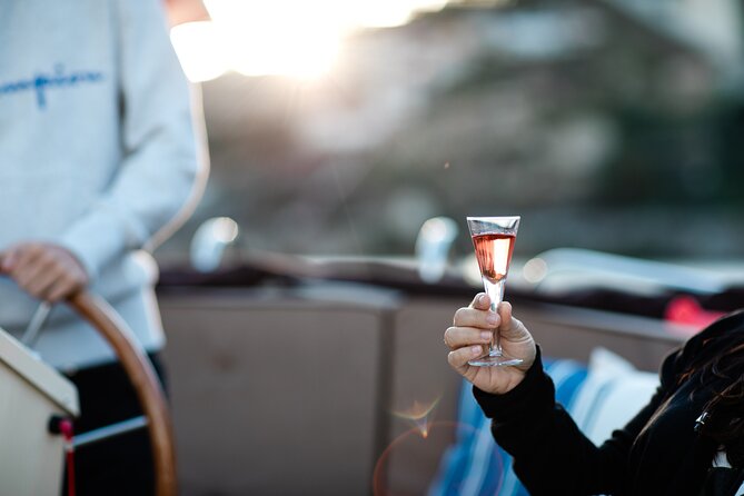 Small-Group Six Bridges Douro River Cruise in Porto with Drinks - How the Cruise Feels: Elegant, Relaxing, and Peaceful