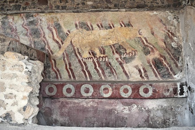 Small Group: Teotihuacan Pyramids and Shrine of Guadalupe from Mexico City - Discovering Plaza de las Tres Culturas
