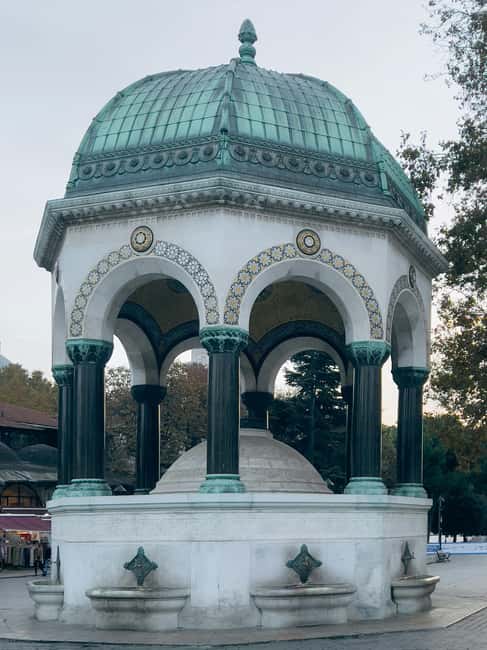 Small Group Tour Hagia Sophia, Blue Mosque and Grand Bazaar - The Buzzing Atmosphere of the Grand Bazaar