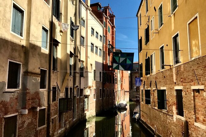 Small Group Tour Historical and Charming Venice Jewish Ghetto - Admiring the Campo di Ghetto Nuovo