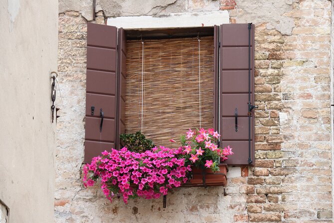 Small Group Tour Historical and Charming Venice Jewish Ghetto - Relaxing at Fondamenta Dei Ormesini with Local Flavors