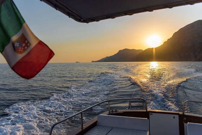 Small Group Tour in Positano by Boat at Sunset with Prosecco - Experience the Charm of Positano at Sunset on a Small Boat Tour