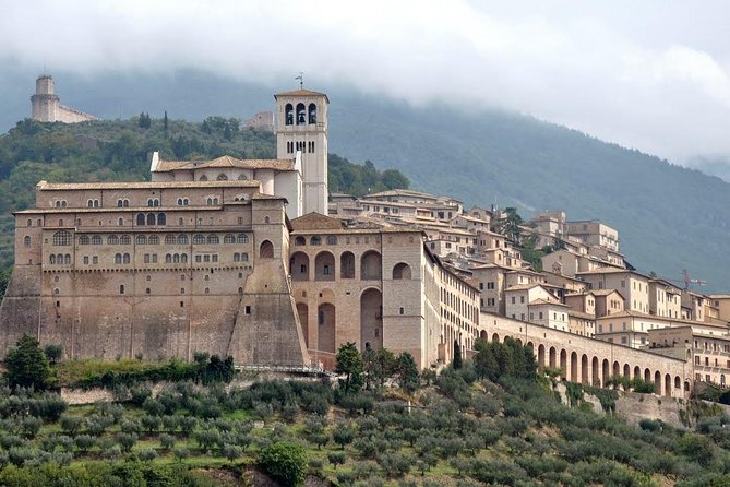Small Group Tour of Assisi and St. Francis Basilica - Exploring Assisi’s Roman Roots at Piazza del Comune
