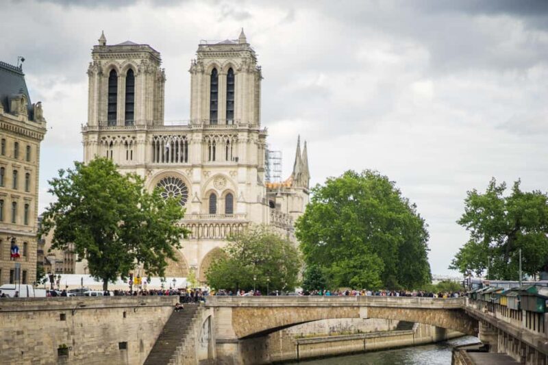 Small group tour of Paris: Ile de la Cité & Ile Saint-Louis - The Fascinating Museum and Its City Insights