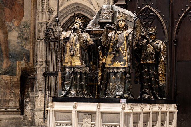 Small-Group tour of Seville Cathedral & Giralda Tower - Inside Seville Cathedral: Main Chapel, Altar, and Colombus Tomb