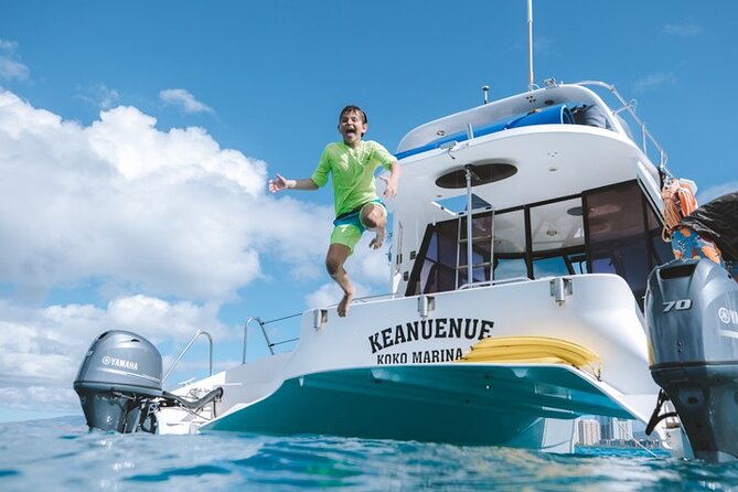 Small Group Turtle Canyon Snorkel in Waikiki - The Boat and Amenities for a Comfortable Trip