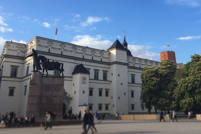 Small-Group Vilnius Half Day City Tour - Exploring Markuciai Manor