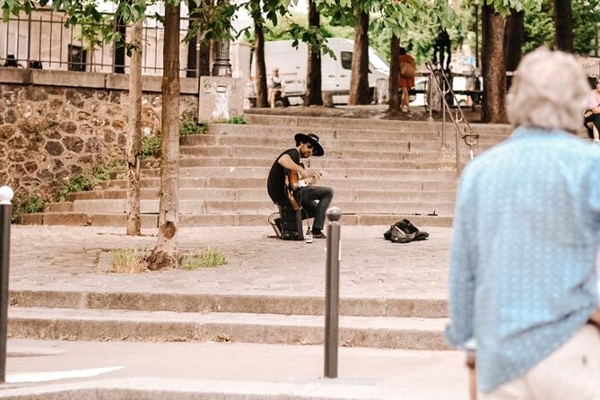 Small Group Walking Tour of Montmartre -10 people max - The Artistic Inspiration of Le Moulin de la Galette