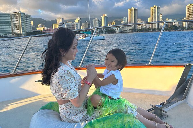 Small-Group Whale Watching Cruise on a Waikiki Motor Yacht - What the Cruise Offers in Terms of Activities and Food