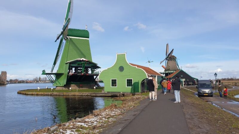Small Group Zaanse Schans & Volendam Tour w/ Hotel Pick up - Exploring Zaanse Schans: Windmills, Clogs, and Cheese