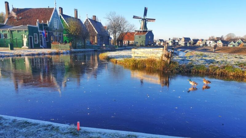 Small Group Zaanse Schans & Volendam Tour w/ Hotel Pick up - The Charm of Volendam: A Seaside Village with Authentic Flavors