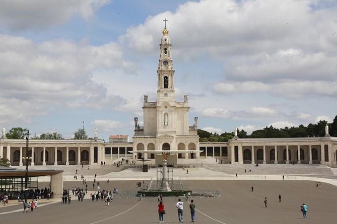 SMALL GROUP(2-6pax) Lisbon to Obidos+Fatima+Nazare) PRIVATE TOUR - Discover the Charm of Portugal on a Private Small-Group Tour from Lisbon