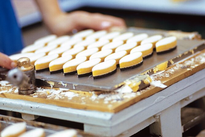 Small Versailles of Provence & Calissons tasting. Marseille port - Why Choose This Tour?