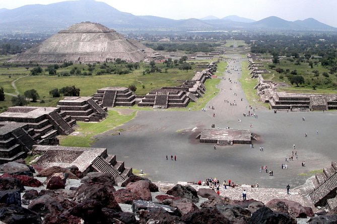 Small VIP Group: Teotihuacan Pyramids and Shrine of Guadalupe with lunch - Flexibility and Customer Service